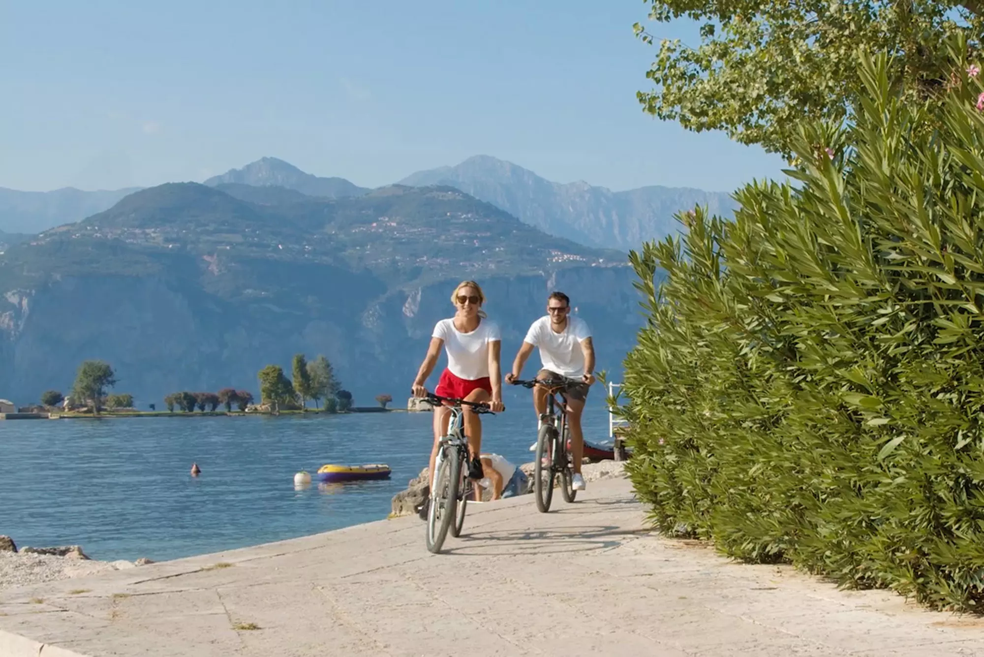 Fahrradausflüge entlang des Seeufers während des Urlaubs am Gardasee in Brenzone